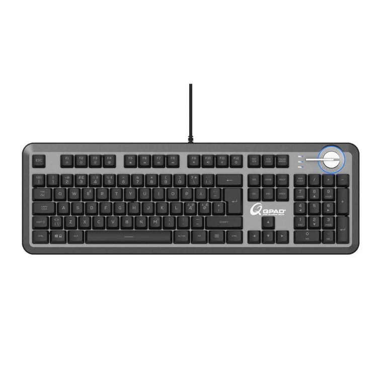 QPAD MK95 spel tangentbord mot en vit bakgrund